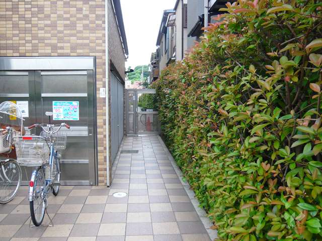 駐輪場出入り口