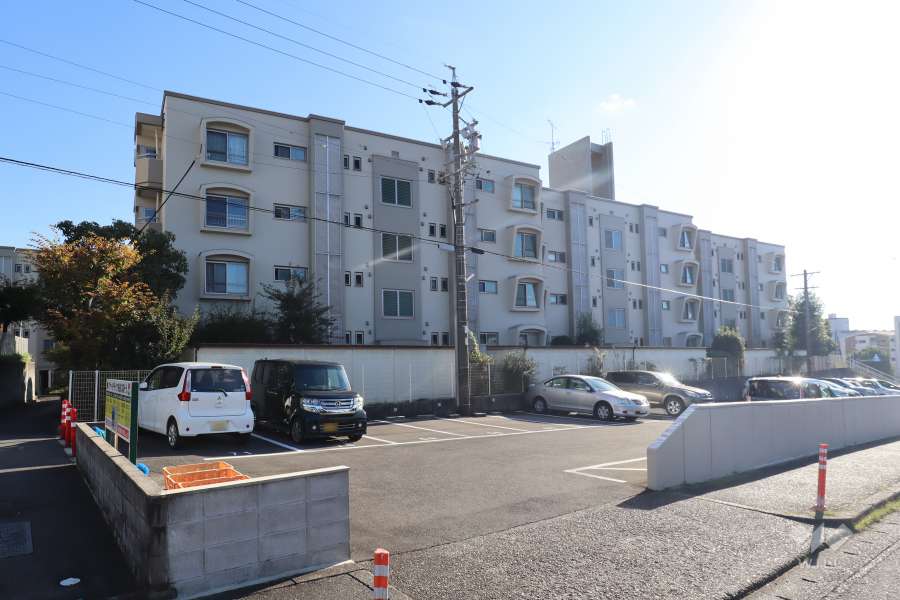 本地ヶ原住宅13号棟の外観（北東側から）