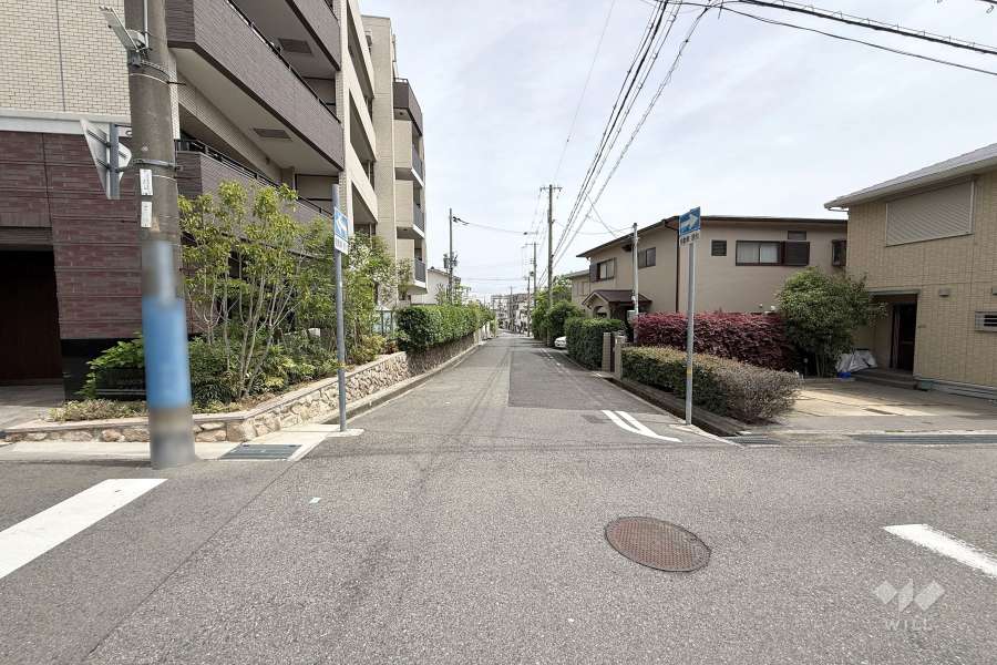 敷地南側の前面道路