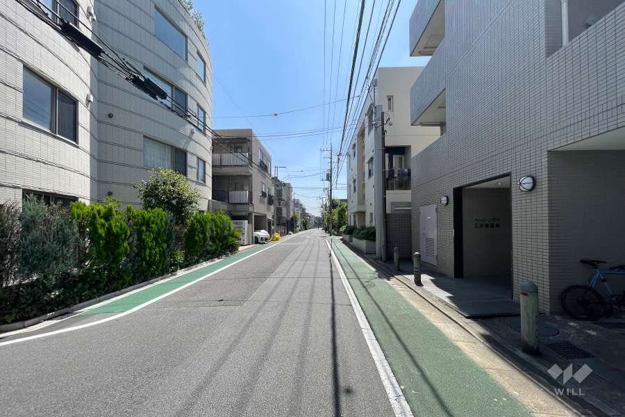 敷地北側の前面道路