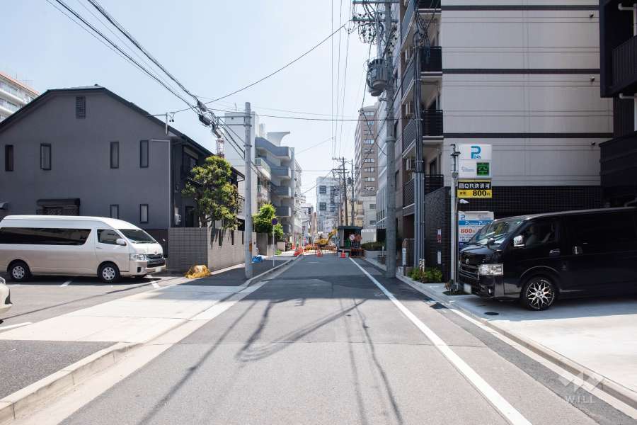敷地北側の前面道路（西側から）