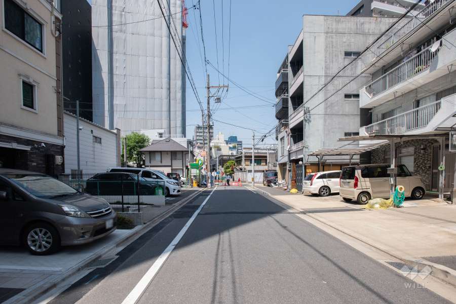 敷地北側の前面道路（東側から）