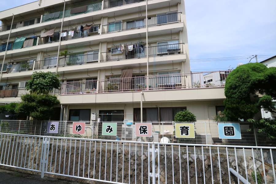 1階に保育園が入っています。