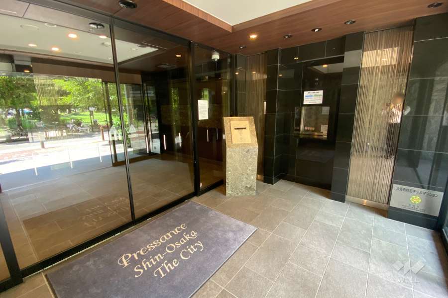 エントランスはオートロック付きです。