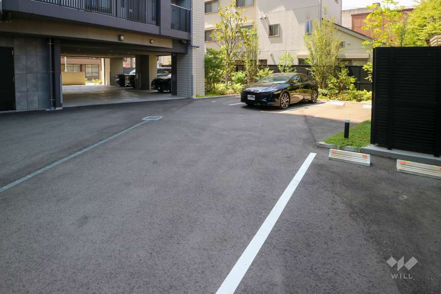 敷地内駐車場（屋外平面式）※南側から