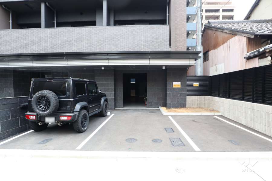 エントランスはオートロック付きです。