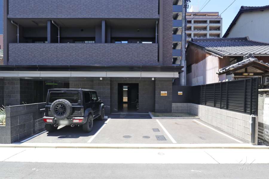 敷地東側の前面道路（南側から）