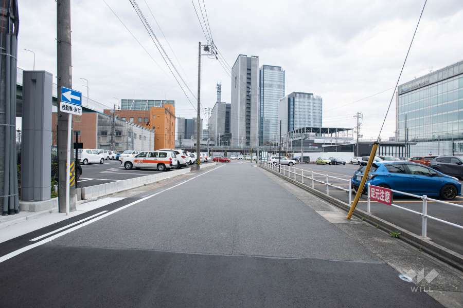 敷地北側の前面道路（東側から）