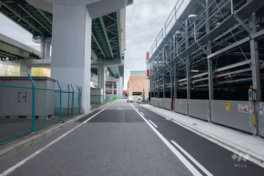 敷地南側の前面道路（東側から）