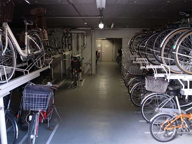 屋内にある駐輪場