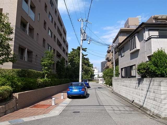 敷地東側の前面道路