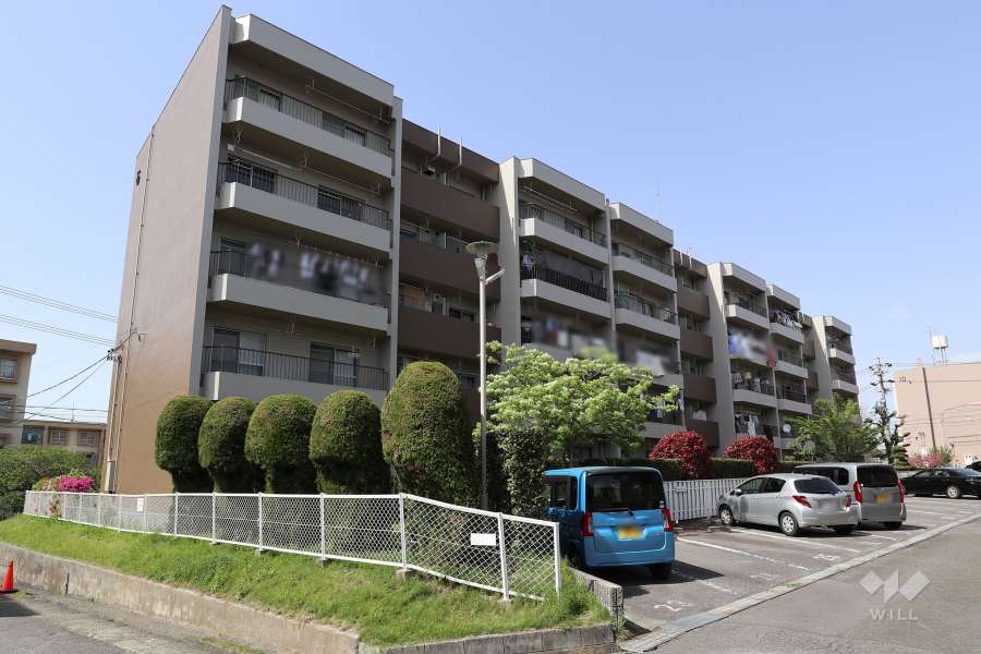 桃山住宅6号棟の外観（南側から）