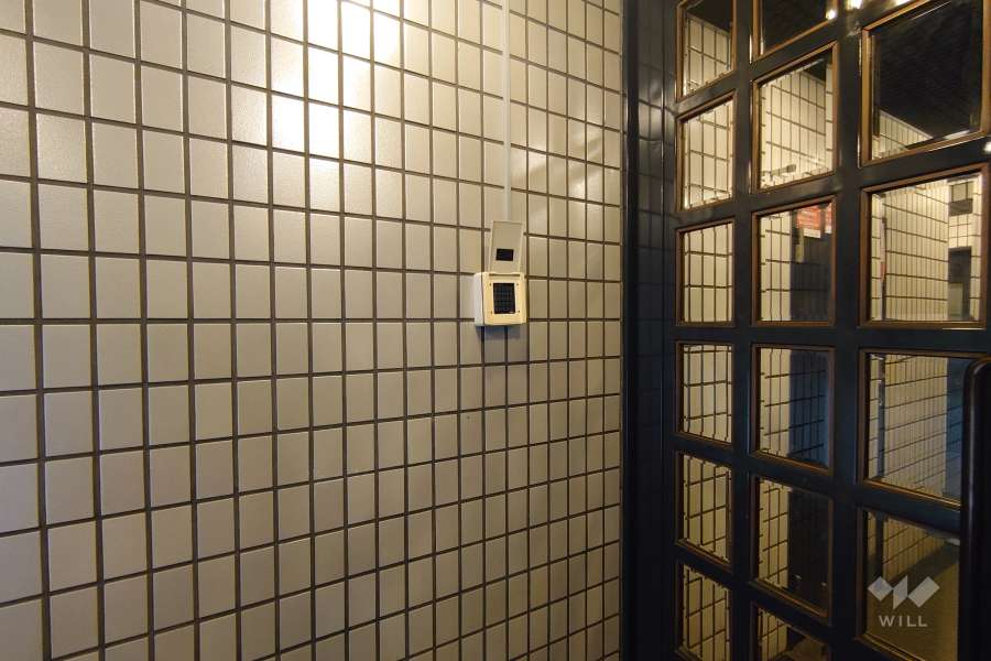 エントランスはオートロック付きです。