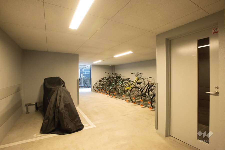 バイク置場と駐輪場