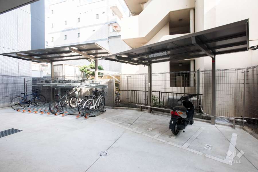 駐輪場とバイク置場