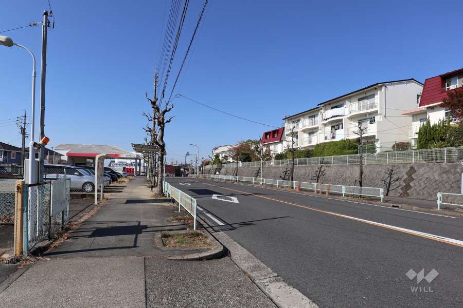 敷地南側の前面道路