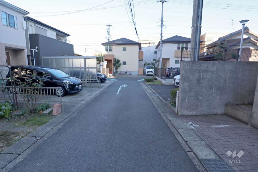 敷地北側の前面道路