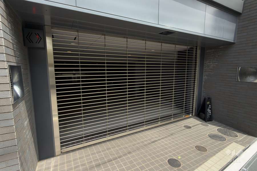 駐車場の出入口（リングシャッター付き）