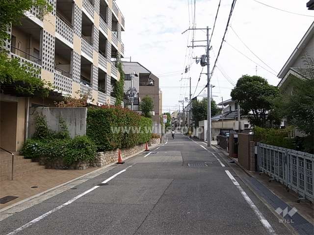 周辺は閑静な住宅地です。