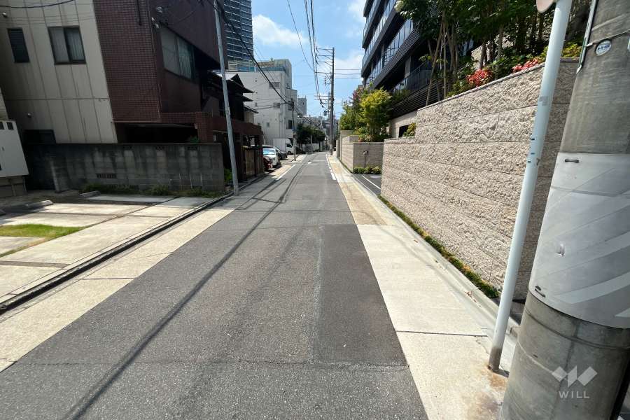 敷地南側の前面道路