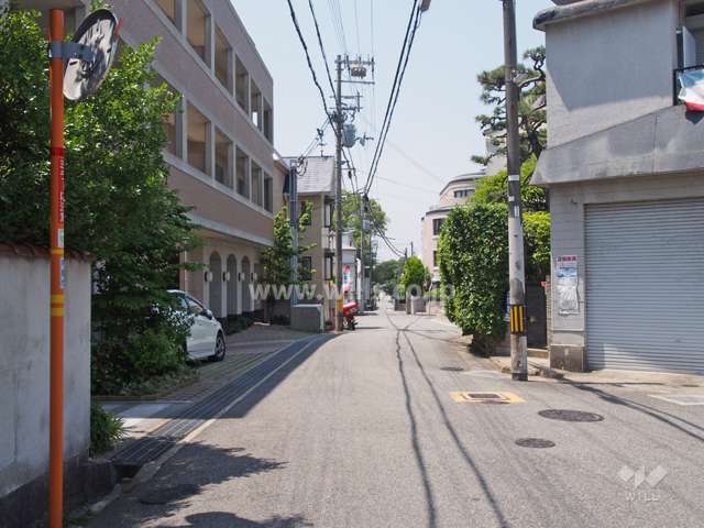 北東側の前面道路
