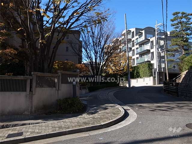 敷地北側の前面道路