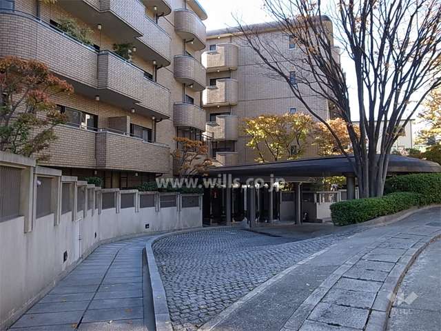 ホテルライクな車寄せのあるエントランス