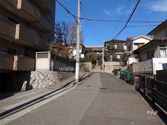 敷地東側の前面道路