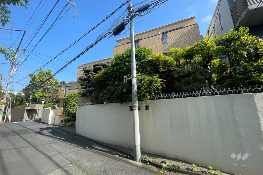 アトウェル神山の外観（南東側から）