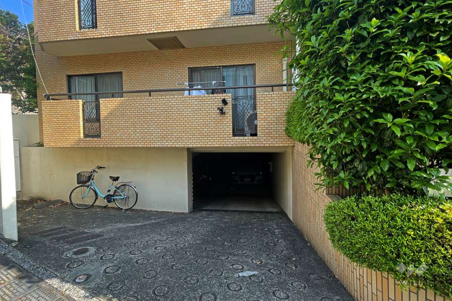 駐車場の出入り口