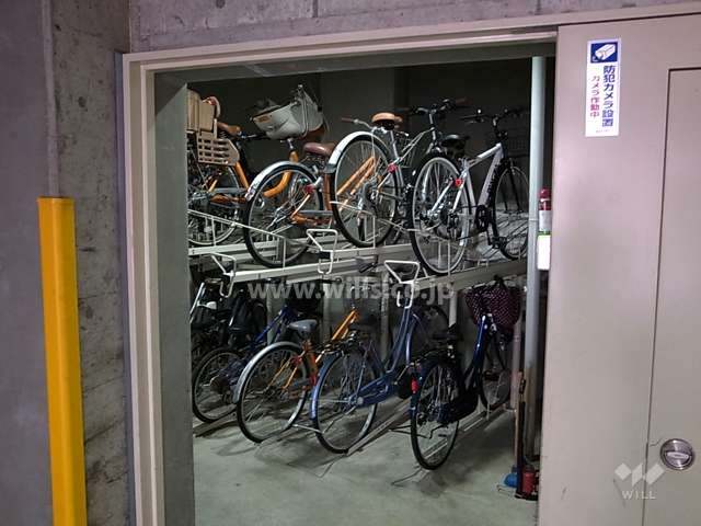 駐車場の横にある駐輪場