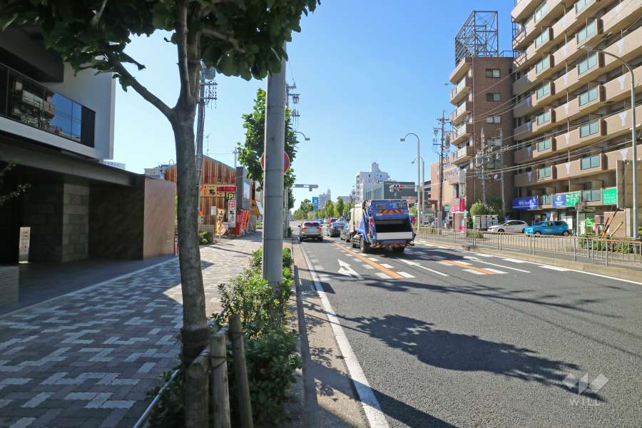 敷地北側の前面道路（東側から）