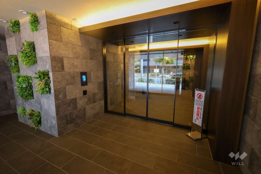 エントランスはオートロック付きです。