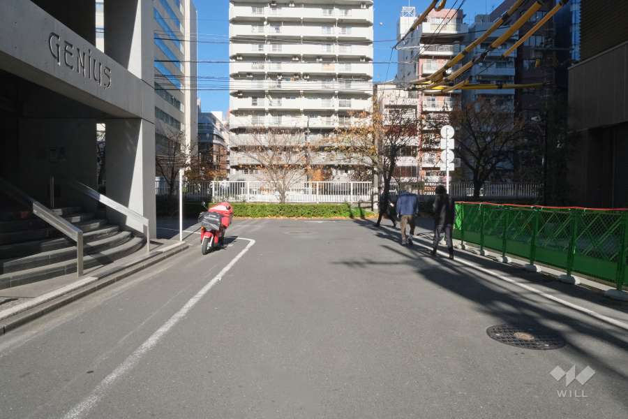 敷地北西側の前面道路　