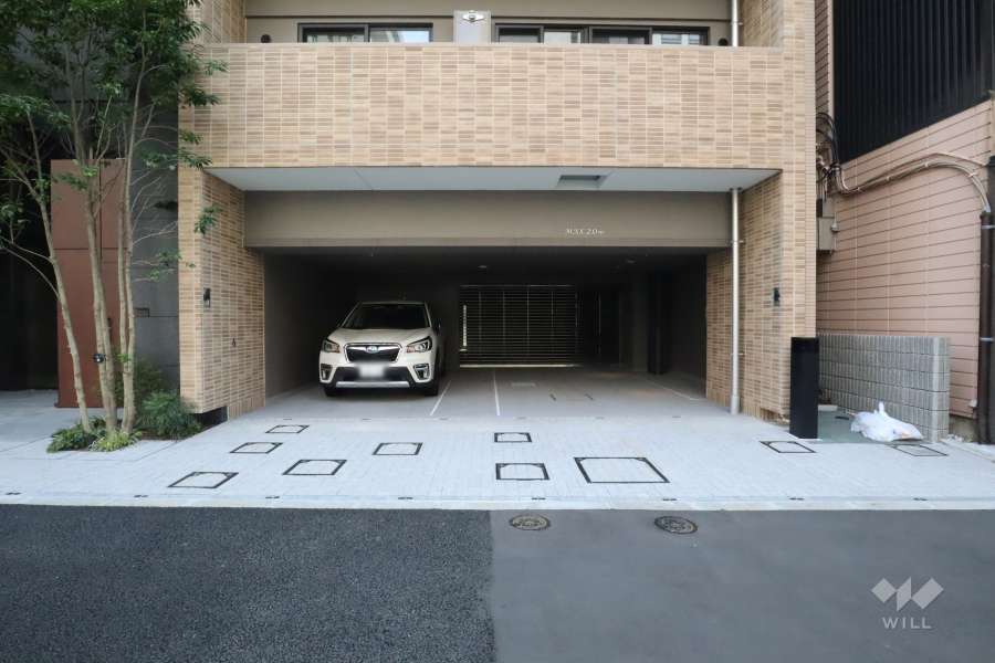 駐車場の出入り口（リングシャッター付き）　