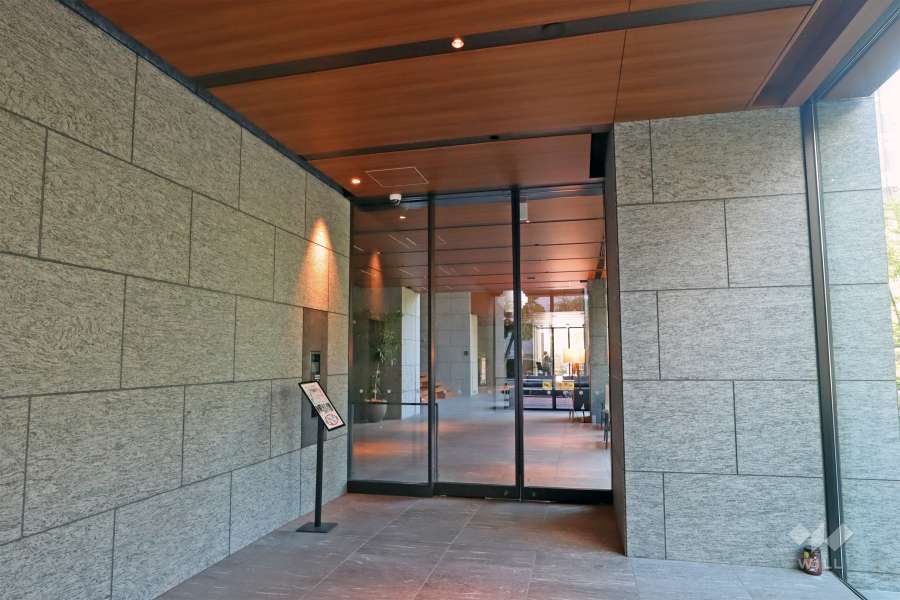 南側エントランス