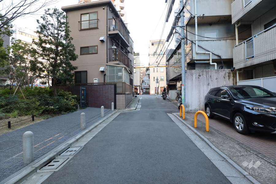敷地北側の前面道路