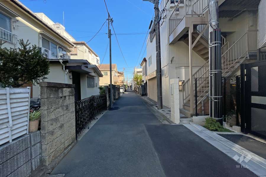 敷地北側の前面道路