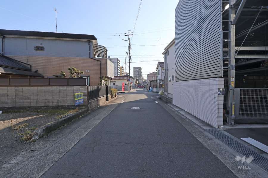 敷地北東側の前面道路