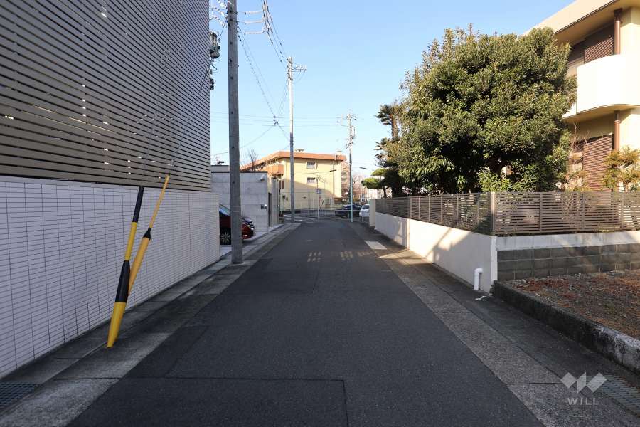 敷地北西側の前面道路