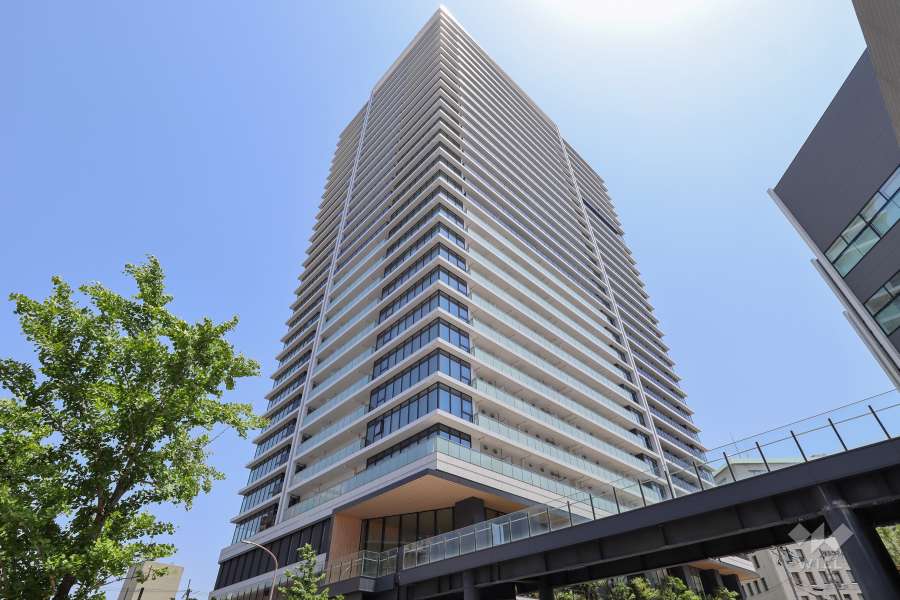 ブリリアタワー箕面船場トップ・オブ・ザ・ヒルの外観（北西側1階から）