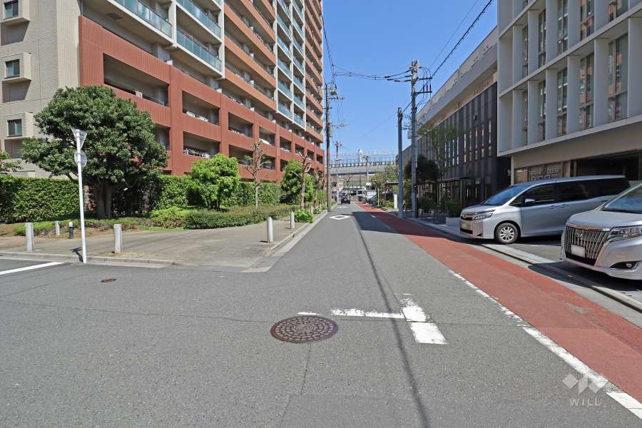 敷地南側前面道路（西側から）