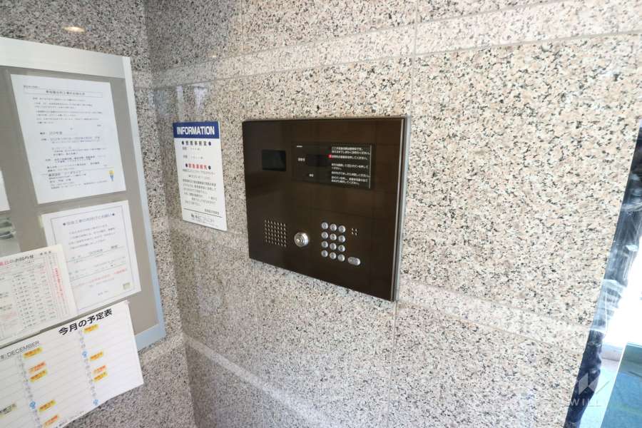 エントランスはオートロック付きです。