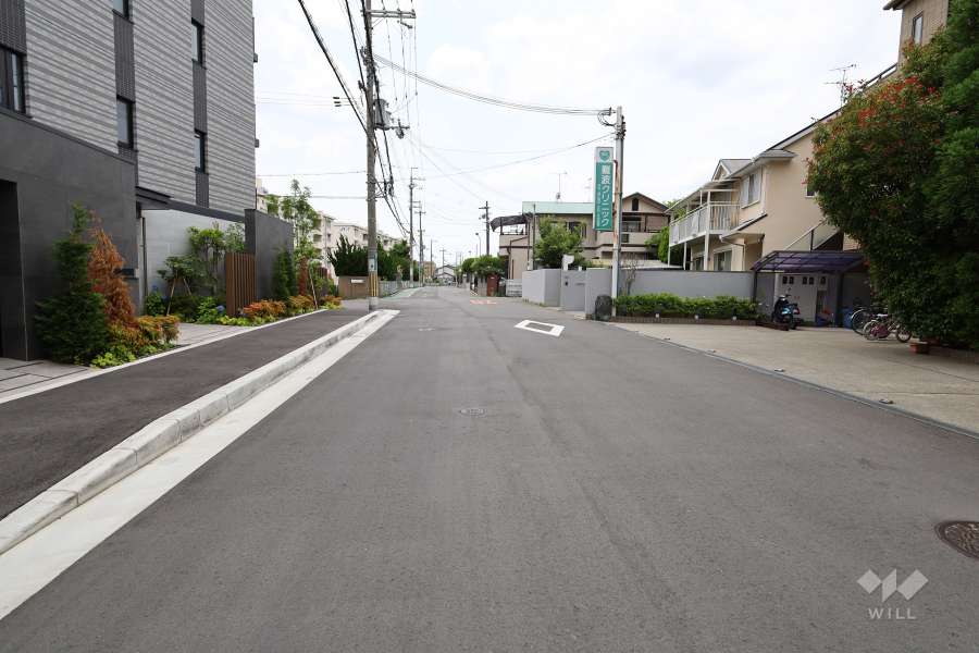 敷地北側の前面道路（東側から）