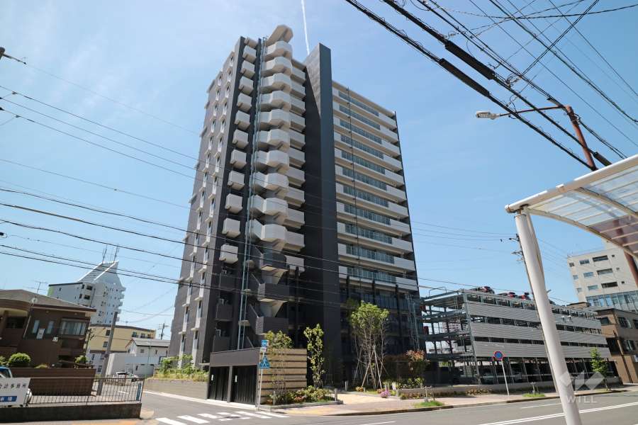 プレサンスロジェ千種の外観（東側から）
