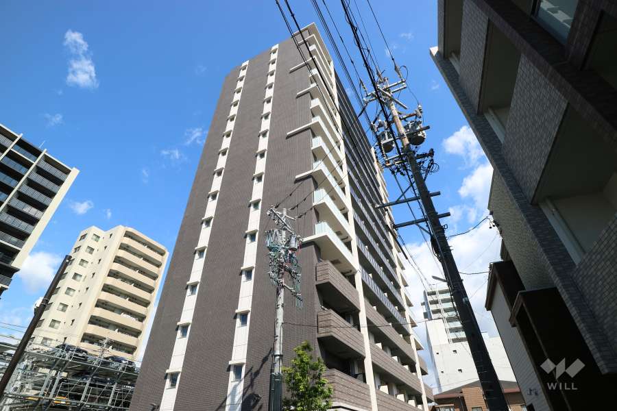 プレサンスロジェ千種の外観（西側から）