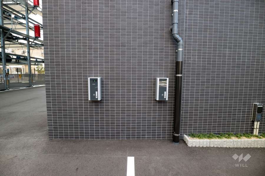 駐車場の電気自動車用の充電器