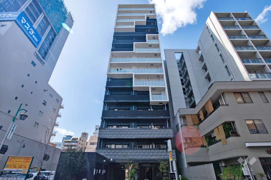 プレサンス丸の内アドブルの外観（東側から）