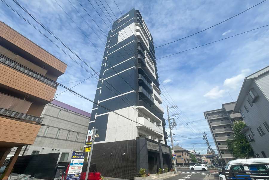 プレサンスNAGOYA覚王山の外観(南西側から)