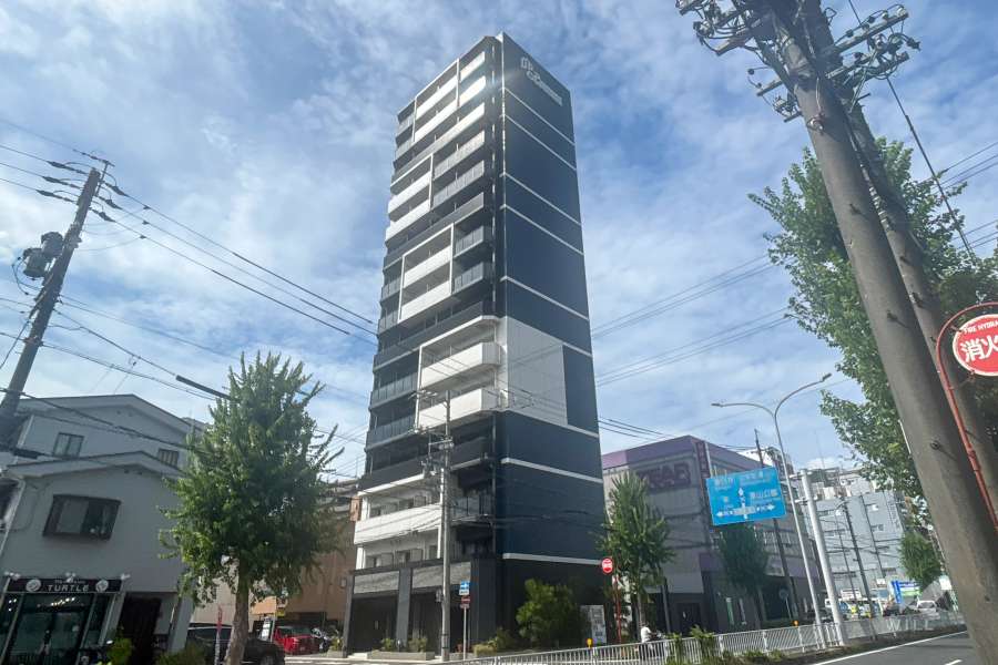 プレサンスNAGOYA覚王山の外観(南東側から)